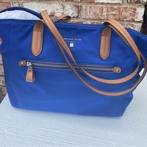Michael Kors Nylon Kelsey Large Top Zip Tote color electric blue